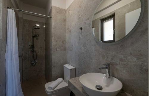 A V Luxury Apartments with Private Pools - Photo 5