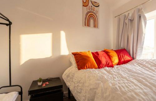 Spacious 3-Bed Home for 8 | Free Parking & Garden - Foto 10