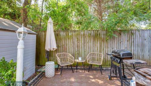 Canton Walkable Downtown Pack n Play Pets Family - Photo 3