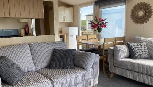 Beautifully Presented 2 Bedroom Static Caravan - Photo 2