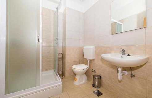 2 Bedroom Stunning Apartment In Divulje - Foto 13