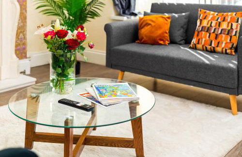 Modern 6-Bedroom Home - Sleeps 12 - Parking - Garden 568P - Foto 20