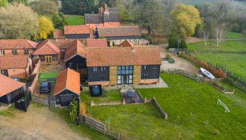 An elegant countryside hideaway with four indulgent ensuite bedrooms - Foto 2