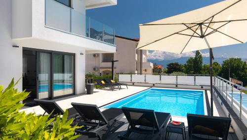 Villa Supernus with Heated Pool - Photo 4