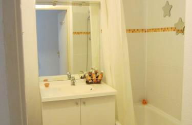 SUPERBE APPART AVEC JARDIN ET PISCINE - Foto 7