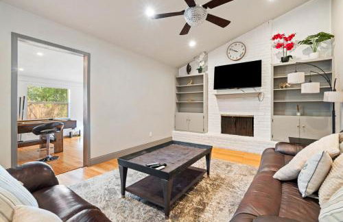 Spacious 4BR w Fenced Yard - Foto 26