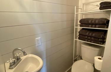 Charming Little House at Buckleberry View EV Recharge Gorgeous View Hot Tub - Foto 6