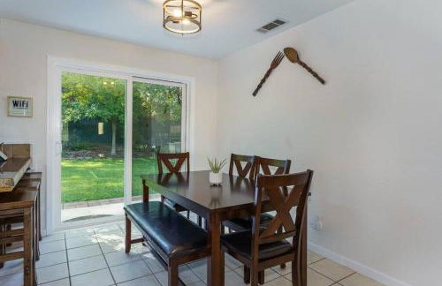 Acorn House - Charming house in green heaven with pool table with lovely backyard - Foto 10