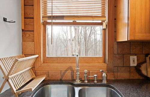 5 min to Lake Chic Cozy Hot Tub - Foto 8