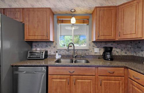 Arvada Retreat + 6 BD + Movie Theater - Photo 20