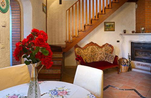 Cottage in Italy With Alpine Fireplace - Foto 13