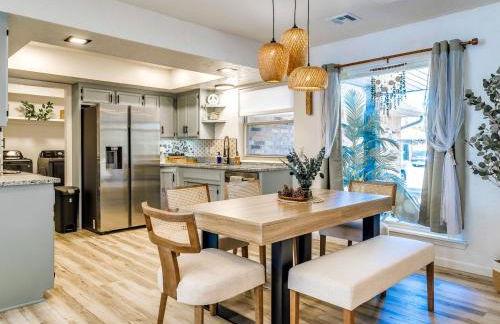 The Pine Haus- Luxury stay with Pickleball, Hot Tub, Fire Pit - Foto 27