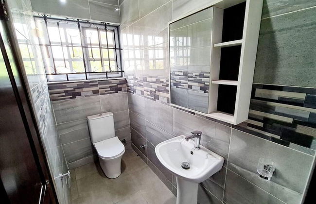 Cozy,quiet & Fantastic- Close to Highway - Parking - Foto 11