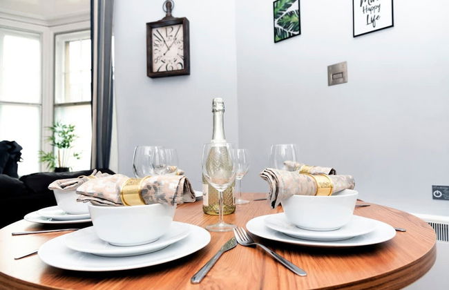 Wrexham Central Stay Apartment Six - Photo 32