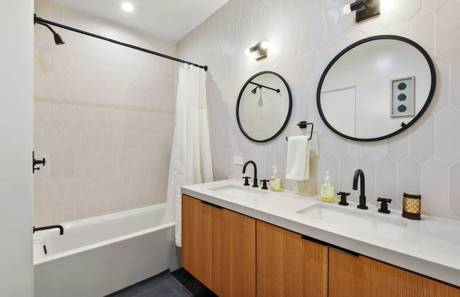 Enjoy Paradise Hot Tub, Bike & Beach Equipment! - Photo 14