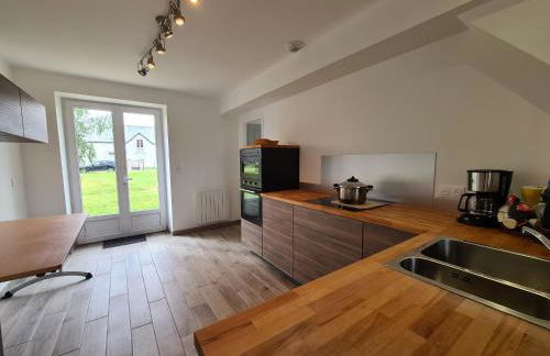 Maison tranquille avec jardin, proche Châteauroux, 4 ch., 3 sdb, terrasse, barbecue, parking - FR-1-591-358 - Photo 1