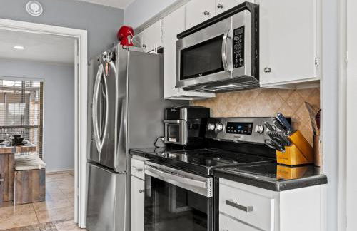 Spacious Preston Hollow Condo - Foto 11