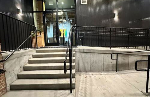 River North Private Balcony With In and Out Parking - Foto 51