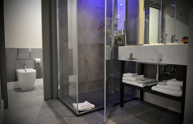 Place 24 Suites & Wellness - Photo 19