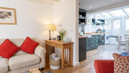 Periwinkle Cottage - Photo 3