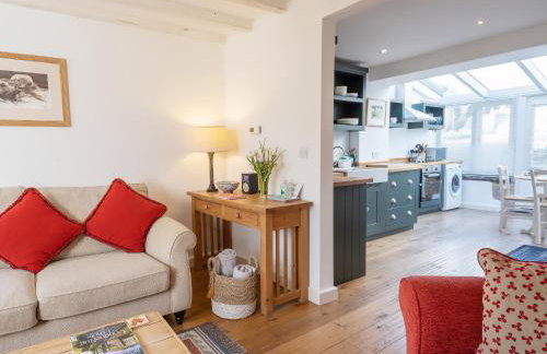 Periwinkle Cottage - Photo 3