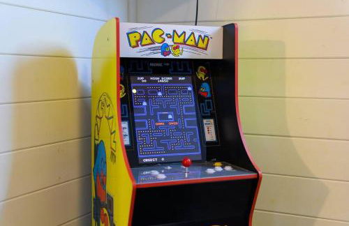 Luxury Winter Cabin! Hot Tub - Fire Pit - Decks - Game Room - Foto 17