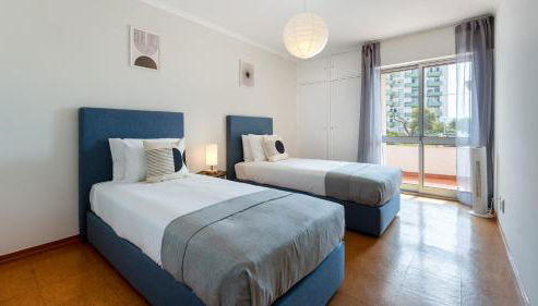 Comfy 3 BDR Flat With Pool & Balcony by LovelyStay - Photo 2