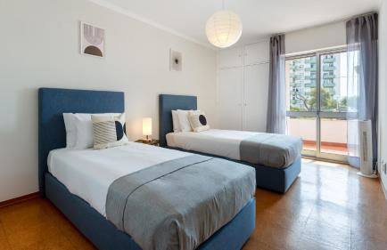 Comfy 3 BDR Flat With Pool & Balcony by LovelyStay - Photo 2