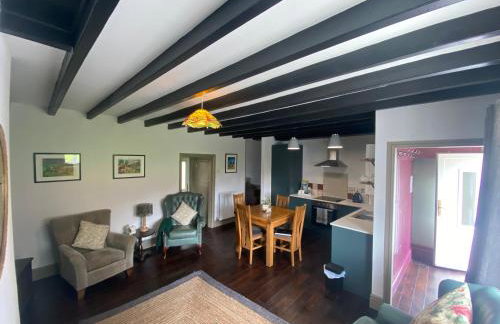 Two Bedroom Country Cottage in County Durham with Village Pub and Free Parking For Holidays and Work Stays - Foto 9