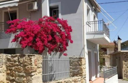 Artemis House - Photo 2