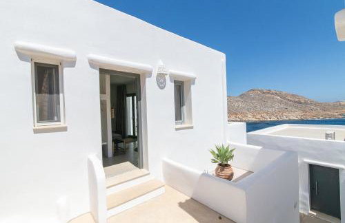 PANORMOS ART Beachfront Suites - Photo 4