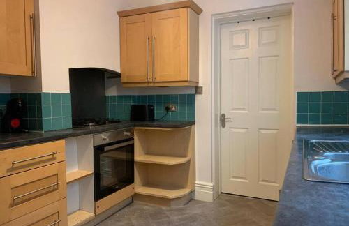 Central 2 bed flat with off street-parking - Foto 9