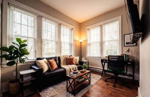 Park Place- Cozy Modern Space Fully Updated Fast Wifi Good Coffee and Easy Parking - Foto 2