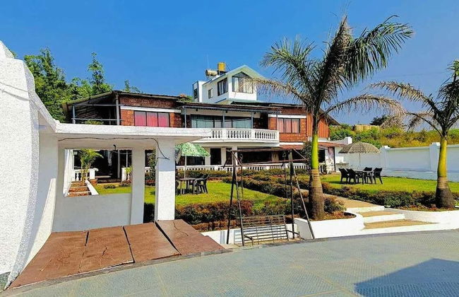 Emerald Villa - Photo 1