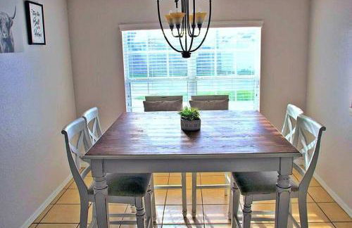 Spacious 4-bedroom 2-bath Abode - Foto 5