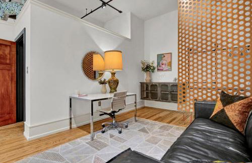 Luxe 220 Suite 2 - Photo 28