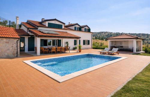 Holiday home Svilaja I Heated pool, family retreat - Photo 1