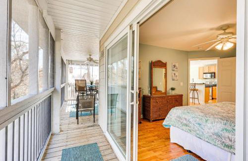 Marina and Beach Club Access Condo in Southport - Foto 17