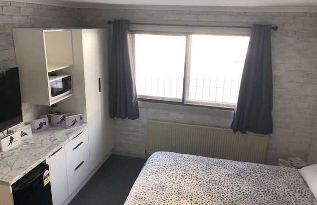 1 Bedroom Lawlers 24 - Photo 3