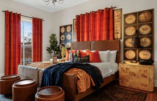 Bourbon-themed home w arcade & hot tub for groups - Foto 33