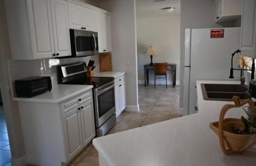 Dunsmuir House - Close to Warm Mineral Springs, Beaches & Cool Today Park - Foto 15