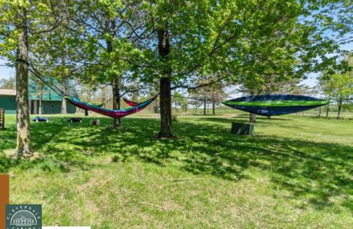 Cozy Cabin with Hottub at Cloverdale Cabins - Foto 38