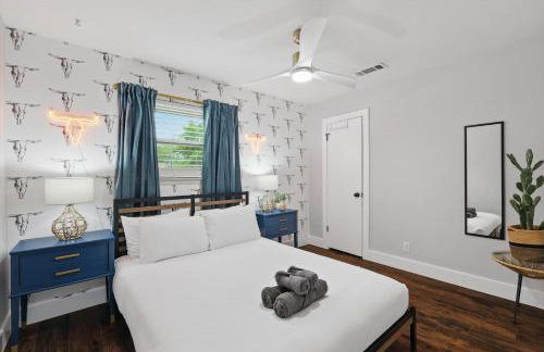 5BR w Pool, Golf Simulator, Game Room & EV Charger - Foto 25