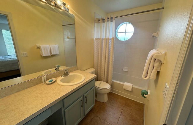 South Facing Pool Home - Room for the Whole Family! - Photo 21
