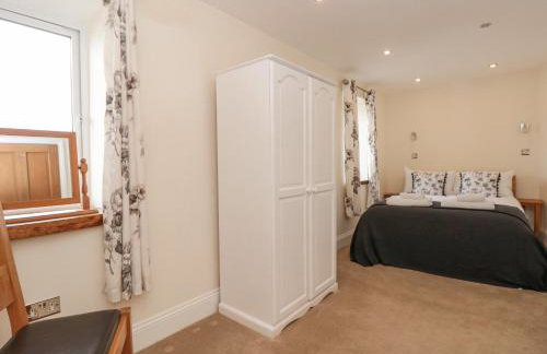 Spanish Boathouse - Photo 26