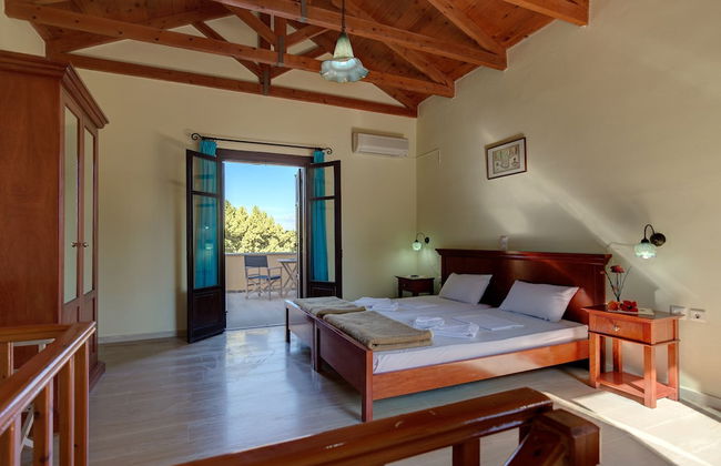 Crete Holiday Rental Small Village Close to Beaches -sharing a Large Pool - Foto 2