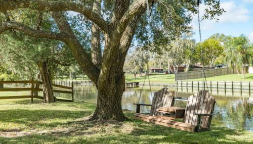 Stunning Waterfront Rental Property with Private Dock and Pool - Foto 5