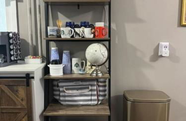 Whole House with Lake and Lift Bridge Overlook for 10 Guests - Foto 3