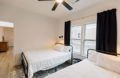 The Little Blue House - 1 King & 3 Queen beds - Foto 24