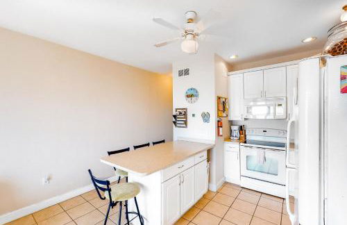 Oceanfront, dog-friendly condo with ocean view, pool & central AC - Foto 7